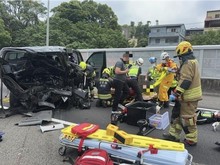 Tesla dan VW Berhenti di Jalan Tol Picu Kecelakaan Maut