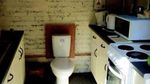 Deretan Letak Toilet Aneh Tapi Nyata, Kok Bisa Ya?