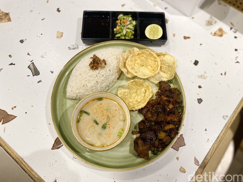 Tong Tji: Tea House Ini Punya Teh Poci hingga Mie Goreng Kampung Sedap