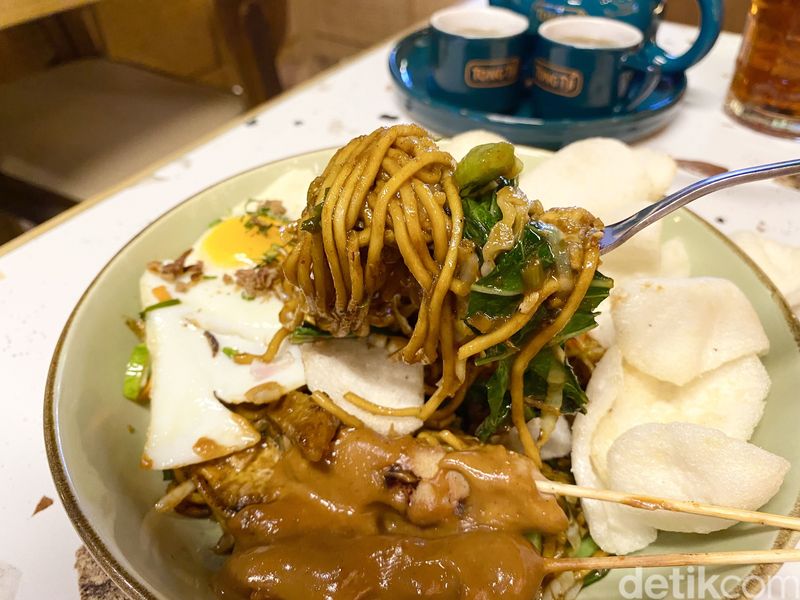 Tong Tji: Tea House Ini Punya Teh Poci hingga Mie Goreng Kampung Sedap