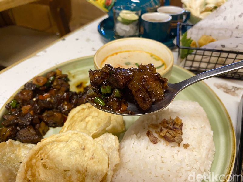 Tong Tji: Tea House Ini Punya Teh Poci hingga Mie Goreng Kampung Sedap