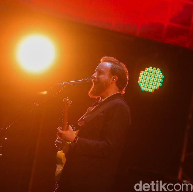 Two Door Cinema Club Ajak Penonton Bernyanyi di LaLaLa Fest 2026
