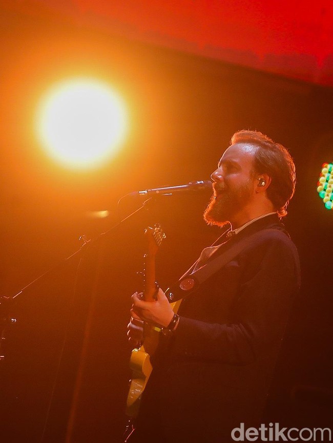 Two Door Cinema Club Ajak Penonton Bernyanyi di LaLaLa Fest 2026