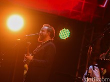 Two Door Cinema Club Ajak Penonton Bernyanyi di LaLaLa Fest 2026
