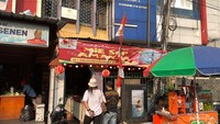 Hidden Gem, Nongkrong Dikelilingi Buku di Mie Sop Amanda