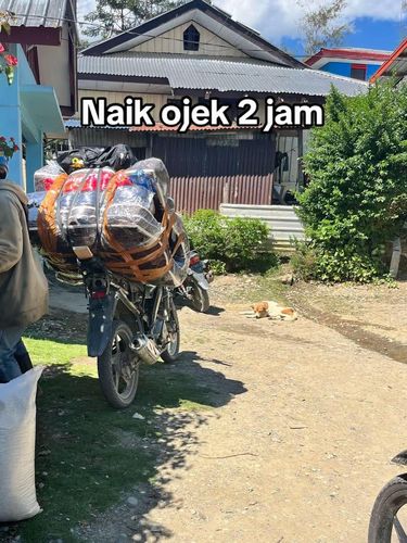 Usai lulus, wanita ini berdoa ingin mengajar dan langsung bertugas di pedalaman Papua Pegunungan. Jalur ekstrem dan fasilitas terbatas tak menyurutkan semangatnya.