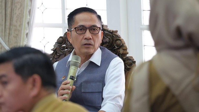 Wali Kota Palembang memimpin rapat penanganan karhutlah di Palembang
