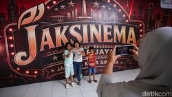 Ada Bioskop Mini di Tengah Pasar Rumput Jakarta