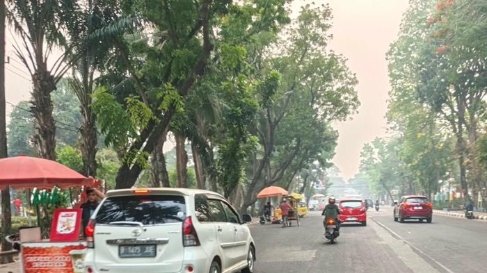 Asap terpantau secara visual di Jalan POM IX Kampus.