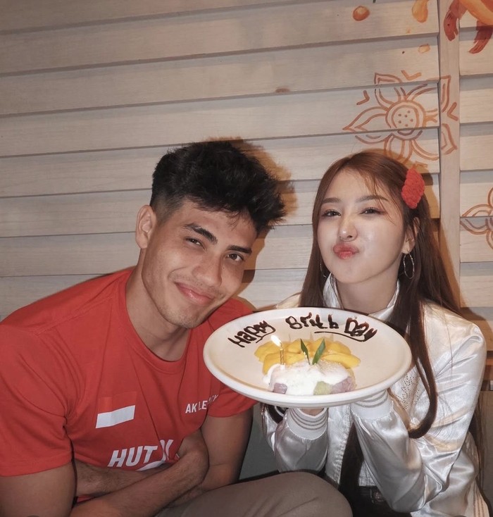 Asyiknya Vilmei Makan Sashimi Jepang hingga Salt Bread Renyah di Korea
