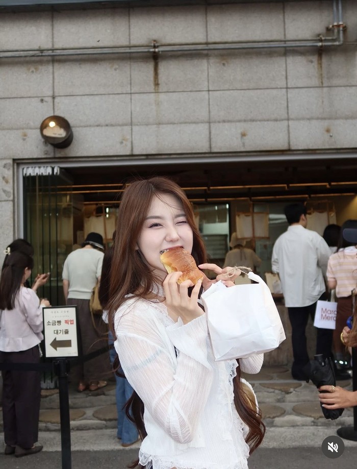 Asyiknya Vilmei Makan Sashimi Jepang hingga Salt Bread Renyah di Korea