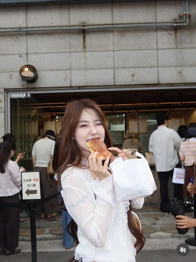 Asyiknya Vilmei Makan Sashimi Jepang hingga Salt Bread Renyah di Korea