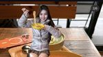Asyiknya Vilmei Makan Sashimi Jepang hingga Salt Bread Renyah di Korea
