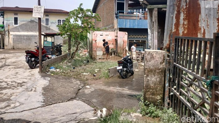 Penampakan permukiman warga setelah banjir di Gang Merdeka, Kelurahan Sei Mati, Kecamatan Medan Maimun, Kota Medan, Selasa (25/8/2026)