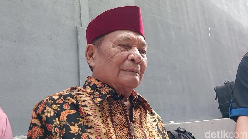 Kegiatan Bolot Setelah Kembali ke Rumah, Rebahan dan Kumpul Bareng Cucu
