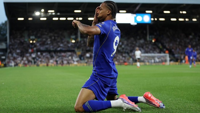 LONDON, ENGLAND - AUGUST 24: Joao Pedro of Chelsea celebrates scoring his teams first goal during the Premier League 2026/27 match between Fulham and Chelsea FC at Craven Cottage on August 24, 2026 in London, England. (Photo by Chris Lee- Chelsea FC via Getty Images)