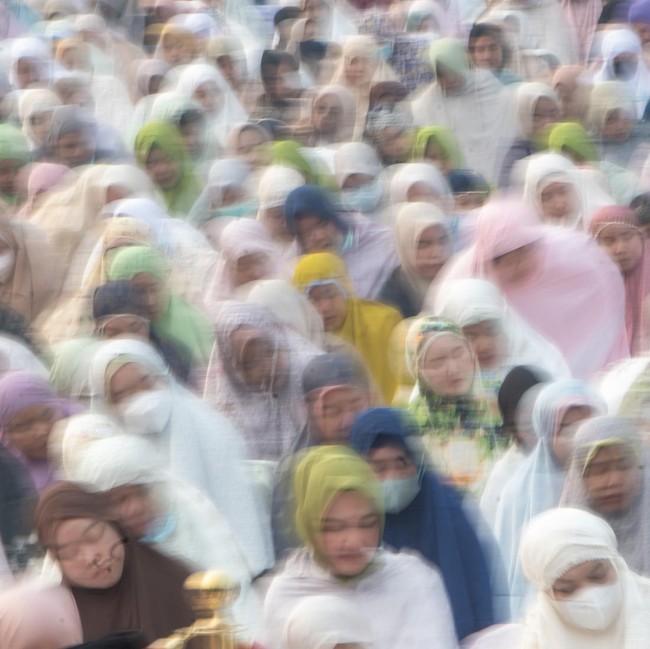 Di Tengah Kabut Asap, Umat Islam Palembang Gelar Salat Meminta Hujan