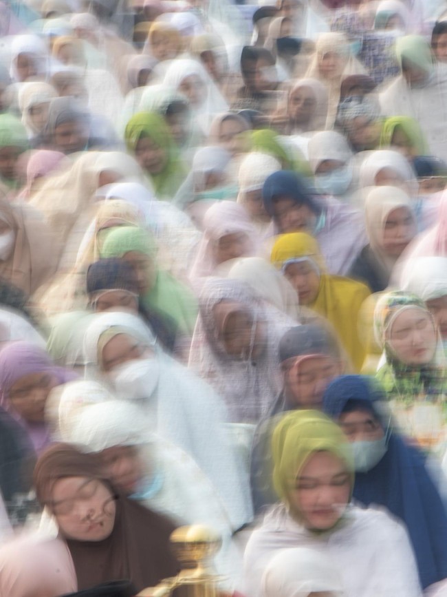 Di Tengah Kabut Asap, Umat Islam Palembang Gelar Salat Meminta Hujan