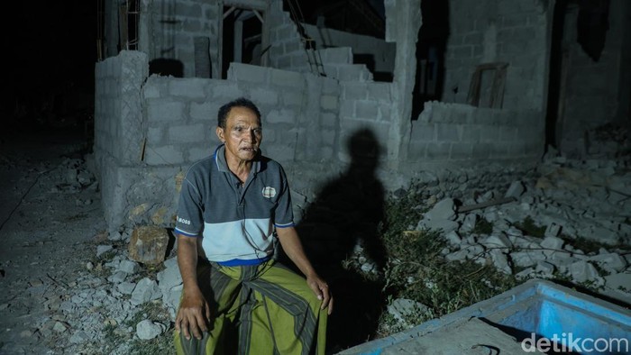 Sedikitnya 53.971 rumah rusak akibat gempa di NTT. Warga Nagekeo masih memilih tidur di tenda karena khawatir gempa susulan.