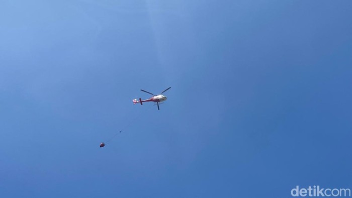 Helikopter Water Bombing