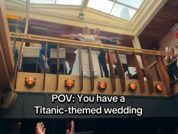 Inspirasi pernikahan unik: Pasangan ini sulap pesta nikah bertema film Titanic, hadirkan miniatur sekoci 3D hingga replika kalung ikonik Heart of the Ocean.