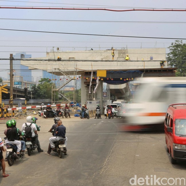 Jalan Layang Latumeten Dikebut, Target Rampung Desember