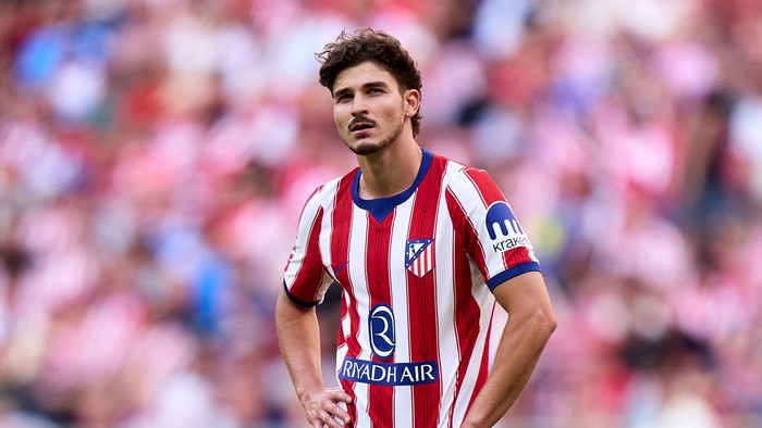 MADRID, SPAIN - AUGUST 23: Julin Alvarez of Atletico de Madrid looks on during the LaLiga EA Sports 2026/27 match between Atletico de Madrid and Villarreal CF at Riyadh Air Metropolitano on August 23, 2026 in Madrid, Spain. (Photo by Angel Martinez/Getty Images)