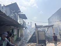 Kebakaran di Duren Sawit Jaktim, Sejumlah Rumah Kontrakan Hangus