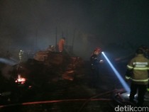 Kebakaran di Perumahan Pemda Manggala Makassar Malam Ini