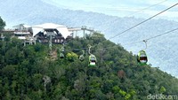 Uji Nyali Naik Kereta Gantung di Langkawi