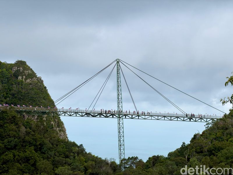 Uji Nyali Naik Kereta Gantung di Langkawi