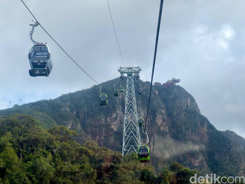 Uji Nyali Naik Kereta Gantung di Langkawi