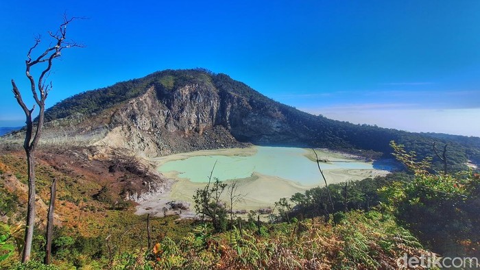Kondisi air danau Kawah Putih, Desa Alam Endah, Kecamatan Rancabali, Kabupaten Bandung, Selasa (25/8/2026).