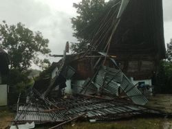 Angin Kencang Melanda Toba, 9 Atap Rumah Warga Rusak-Pohon Tumbang