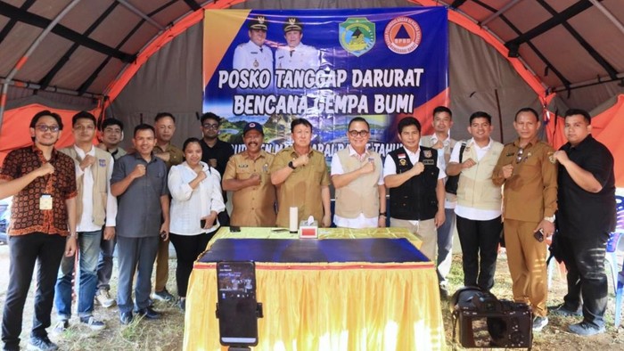 Layanan dukcapil bagi korban gempa NTT.