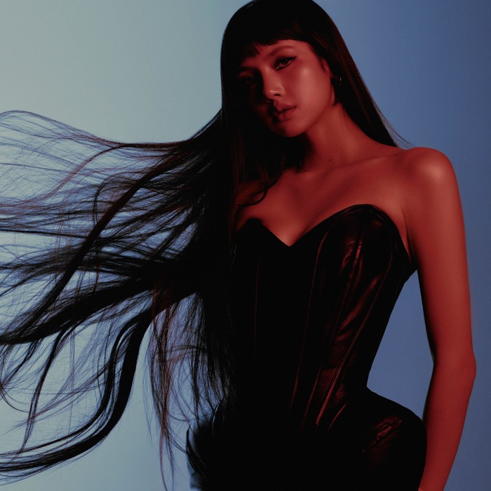 Foto Lisa untuk EP PRESS PLAY dan single SaWaDiKa.