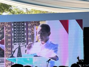 Bahlil Bakal Tawarkan 7 PLTS ke Swasta, Danantara Ambil Alih Jika Tak Laku