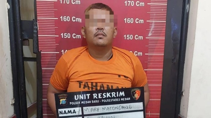 Pelaku Arif saat ditangkap petugas kepolisian. (Foto: dok. Polrestabes Medan)