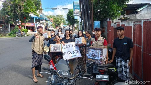 Pemuda dan mahasiswa Karangasem saat melakukan penggalangan dana untuk musibah yang terjadi di NTB dan NTT, Selasa (25/8/2026).