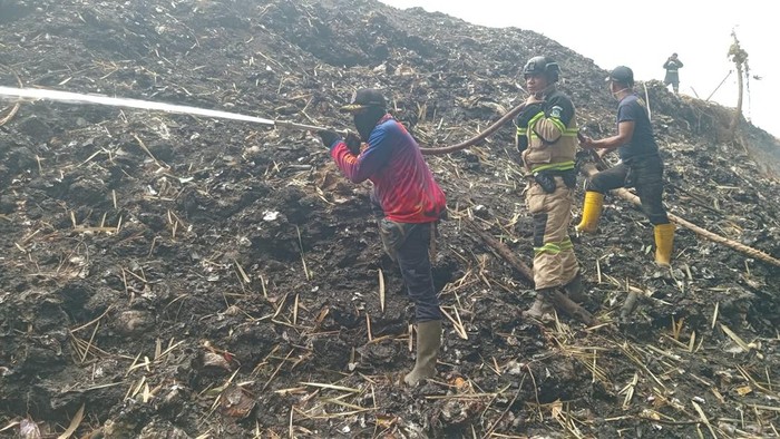 Proses pemadaman TPSA Ciniru Kuninga