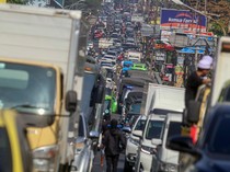 Ribuan Kendaraan Padati Jalur Wisata Puncak