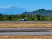Pesawat Cassa TNI AL Tergelincir di Bandara Sultan Hasanuddin gegara Ban Pecah