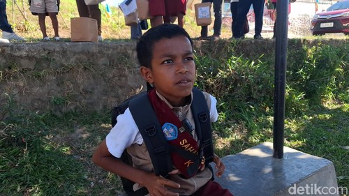 Siswa SDK Rowa, Kecamatan Boawae, Nagekeo, NTT, Yosep Fenansius Tiba, saat diwawancarai detikBali, Senin (24/8/2026).