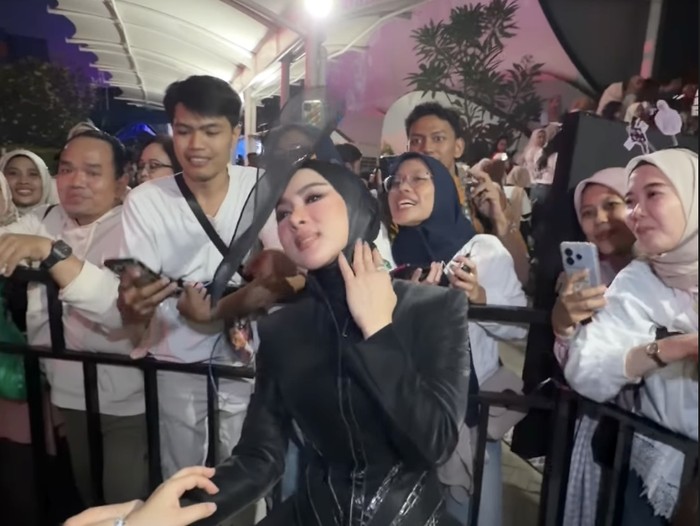 Syahrini comeback