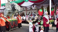 Antuasias warga setempat juga ikut meramaikan kegiatan tahun disana.