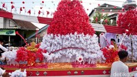 Tradisi ini diwariskan oleh para leluhur mereka sejak 28 tahun lalu. Dulunya perarakan kembang telur (endog-endogan) hanya berjalan kaki dan menggunakan becak roda tiga yang diusung oleh warga RT/RW setempat.