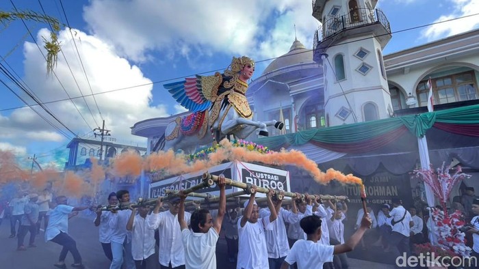 Tradisi Endog-Endogan Desa Kembiritan Banyuwangi