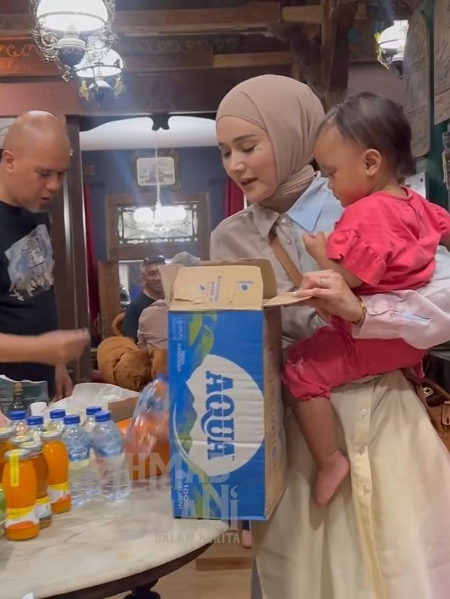 Mulan Jameela Ultah ke-47, Rayakan Bareng Keluarga Sambil Bakar Jagung