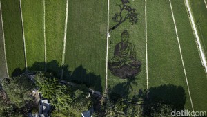 Karya bergambar Sang Buddha tersebut dibuat untuk memperingati Hari Raya Asadha 2570 BE. ANTARA FOTO/Aprillio Akbar 