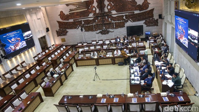 Aida Suwandi Budiman menjalani fit and proper test calon deputi senior Bank Indonesia (BI) di Komisi XI DPR, Jakarta, Rabu (26/8/2026). Aida saat ini menempati salah satu kursi Deputi Gubernur BI.